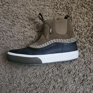 Vans MTE Standard Mid Chelsea Waterproof Boot - WOMENS 8, MENS 6.5